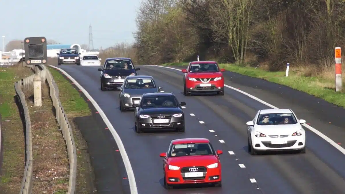 Les critères à considérer pour choisir la voiture idéale pour les longs trajets sur autoroute